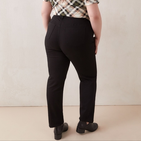 32 T [5X]- d/C Jeans • Curvy Fit Straight-Leg Jeans - Picture 3 of 5